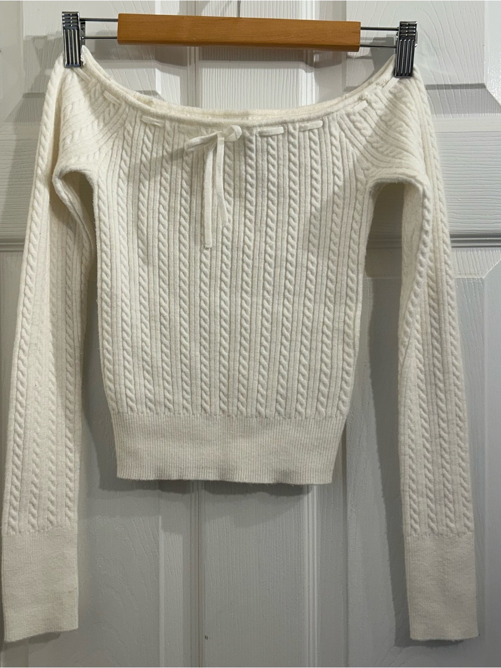 Hollister Cream Off-The-Shoulder Cable Knit Sweater Size XS